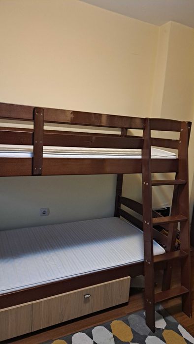 Двуетажно легло с чекмеджета, матраци, гардероб. Мебели за детска стая