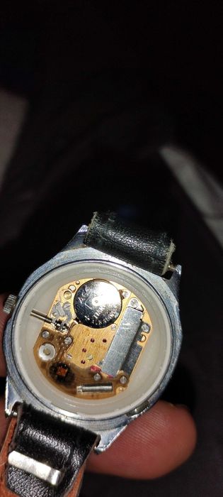 Часовник от СССР антика работи перфектно с батерия.