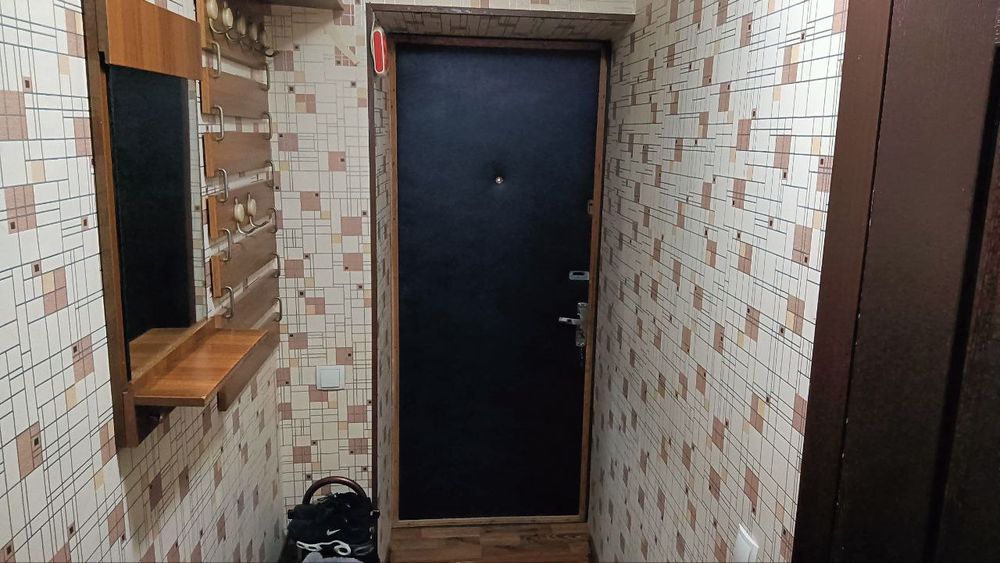 Продается своя 2-х комнатная переделанная в 3-х квартира