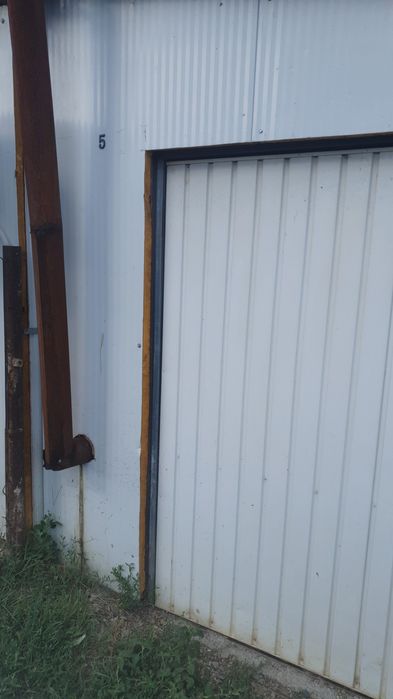 Închiriezi garaj(ofer)