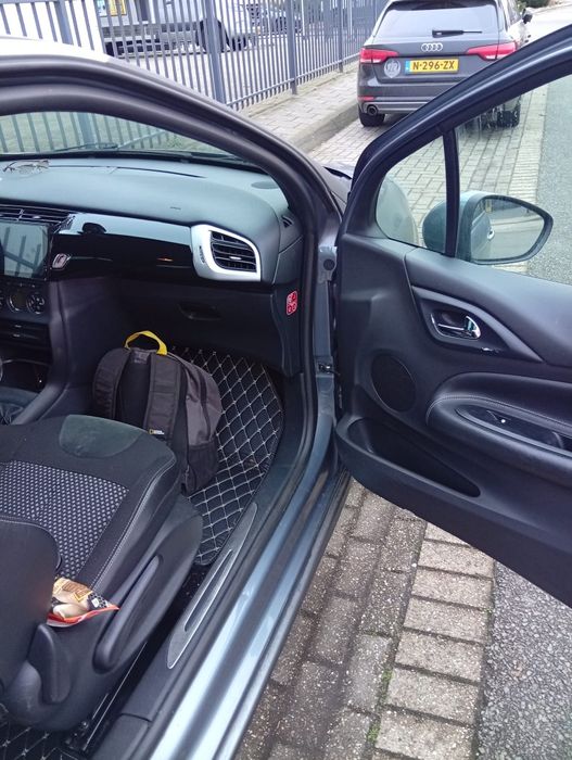 Vand masina citroen, arata si functioneaza exceptional