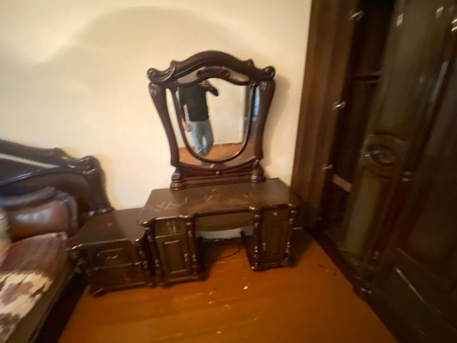 Шкаф и зеркало с трюмо продам
