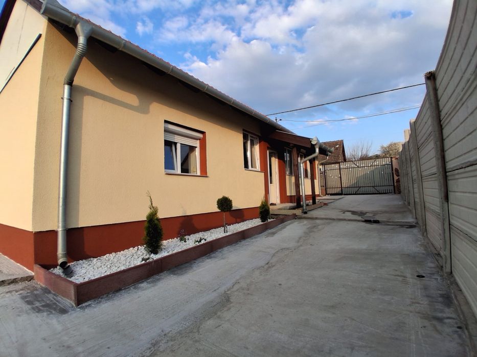 Casa singur in curte - in Paleu