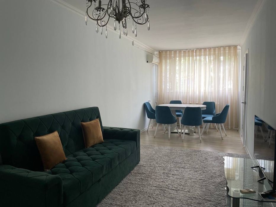 Продаю квартиру ул. Бабура 85 . в центре 3 комнаты,