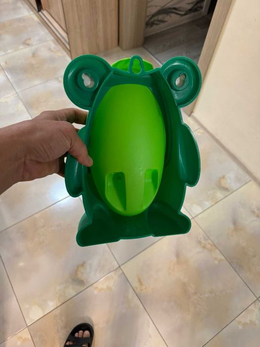 Детско писоарче жаба ЗЕЛЕН само за 10Eur.