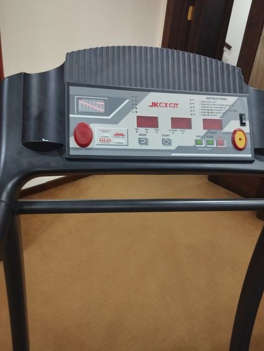 Продаётся беговой дорожка.