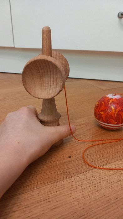 Kendama la licitație
