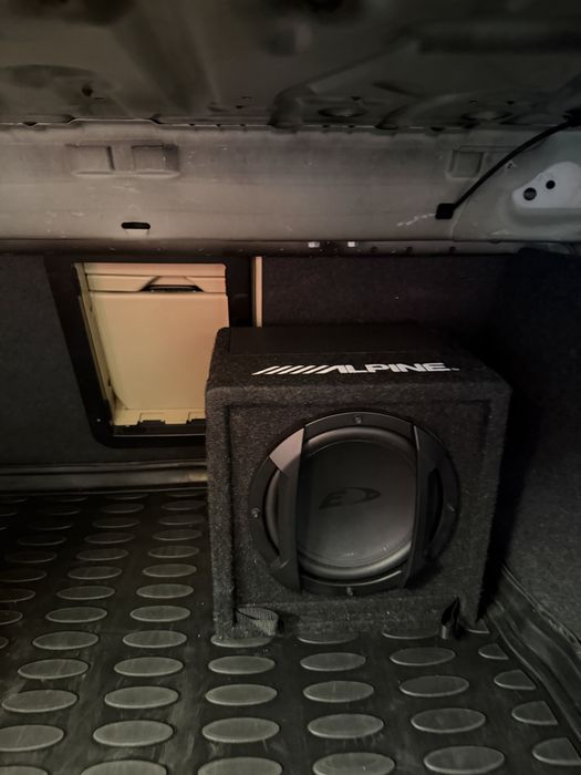 subwoofer alpine 300w statie integrata