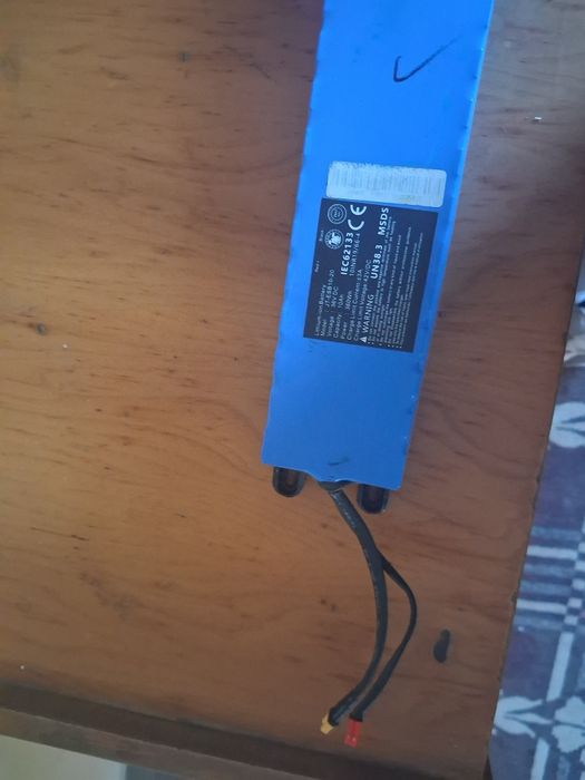 Vand baterie de trotine electrica 10 ah 36 V o vand deoarece me-am schimbat trotineta si numai am ce sa fac cu Ea nu fac deplasari