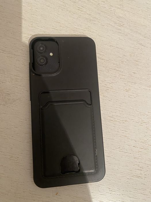 Продам телефон самсунг А04е