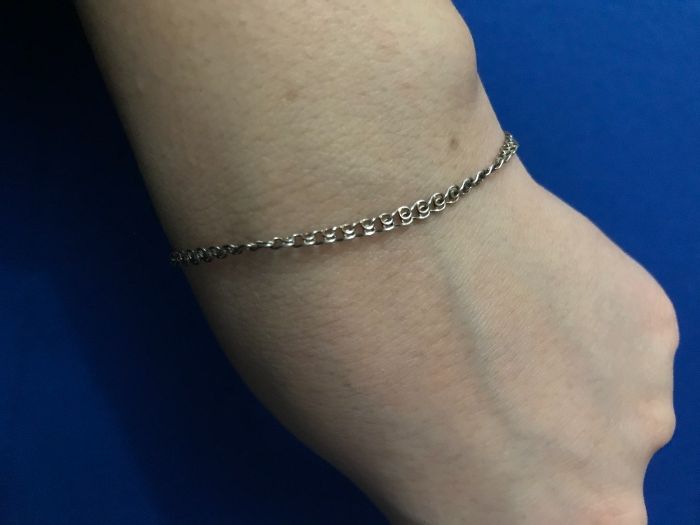 Сребърна гривна със слонче