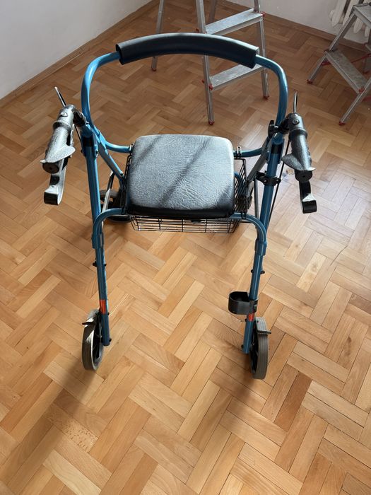 Проходилки за възрастни