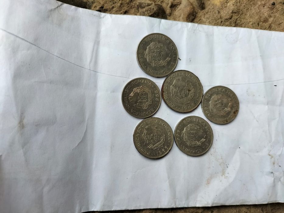 Vând monede colecte din anu 1966 monede de 3 lei și un leu