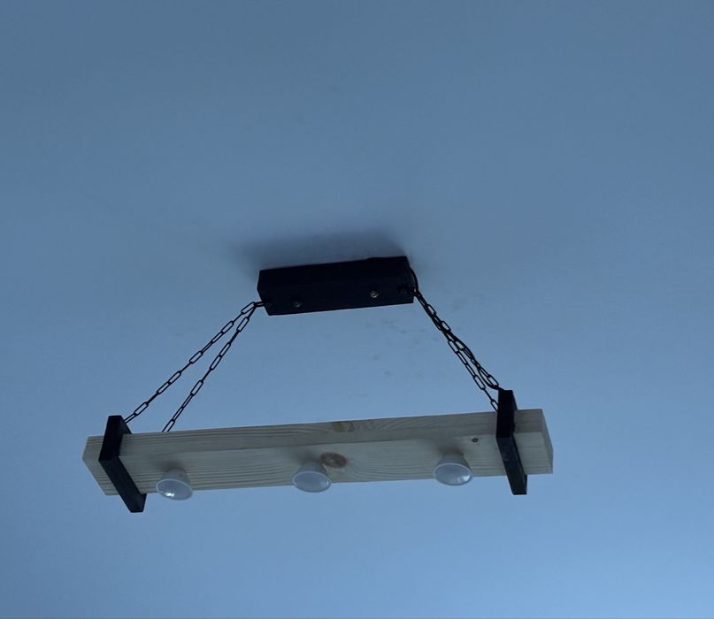 Lampă suspendată din lemn masiv – handmade, design modern și natural