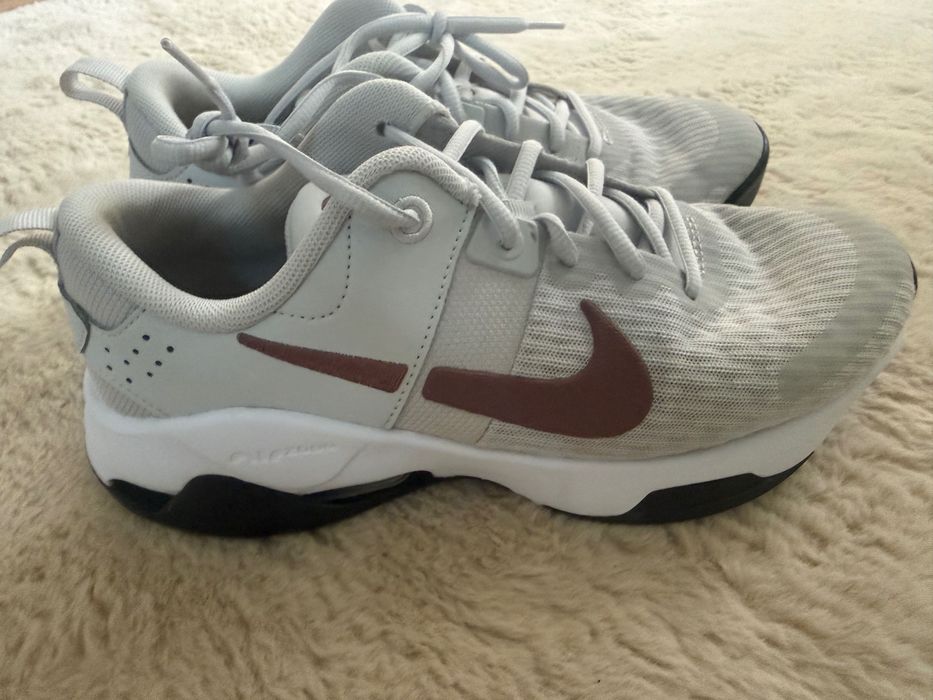 Маратонки Nike номер 40
