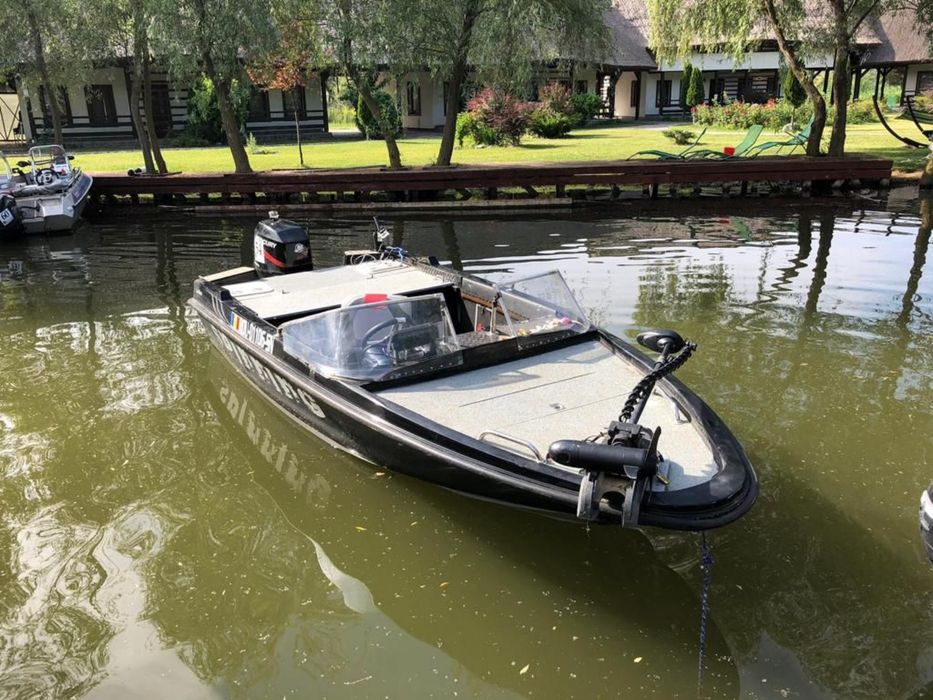 Barca spinning 5m+peridoc 900kg+motor Mercury 40/sonar/baterie/motir electric