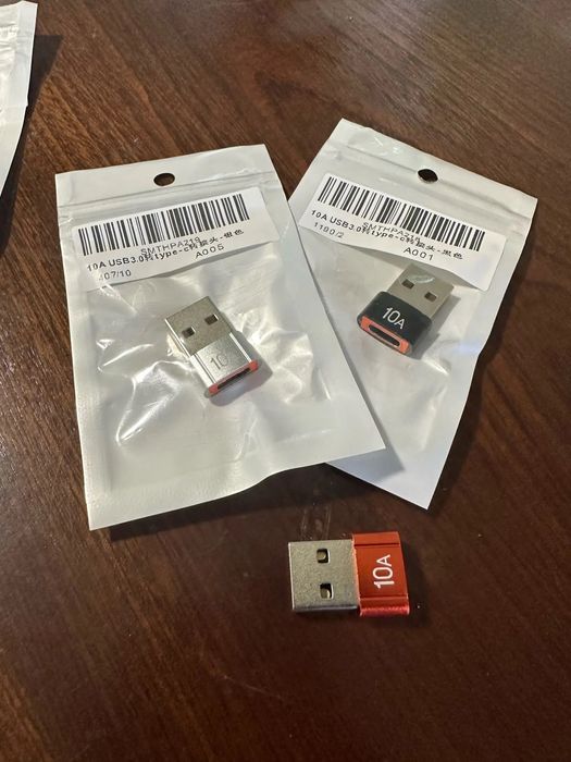 Adaptor USB C la USB și invers