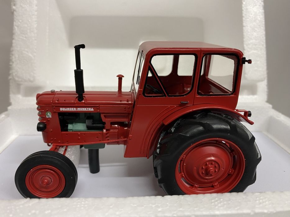 SCHUCO tractor VOLVO BM 350 Boxer machetă auto scara 1:32 ( 12 cm)