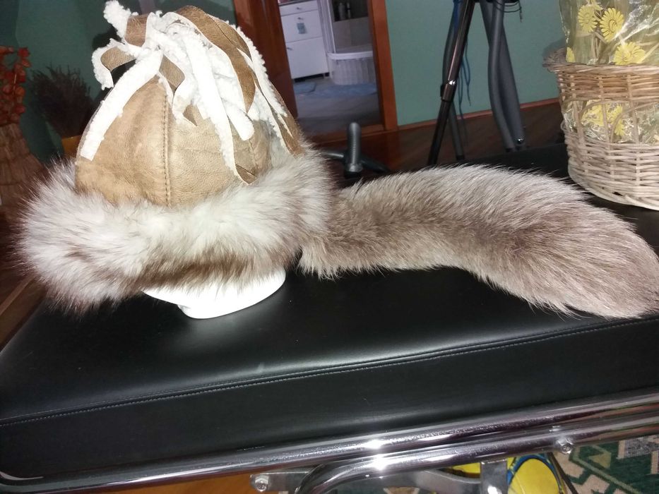Caciula din piele naturala si blana de vulpe argintie