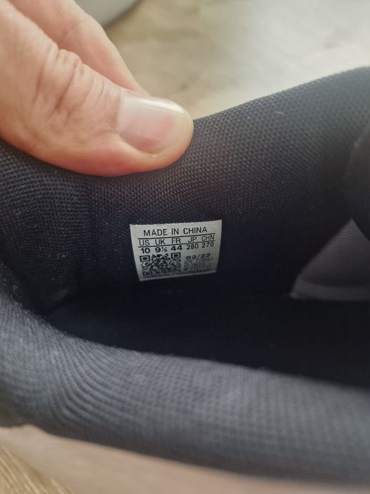 Кроссовки Original Adidas новые размер 44