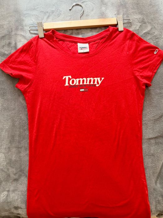 Zara, Levi’s , Tommy Hilfiger