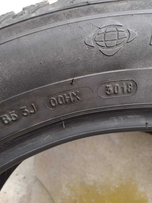Продавам четири броя зимни гуми 235/55R18