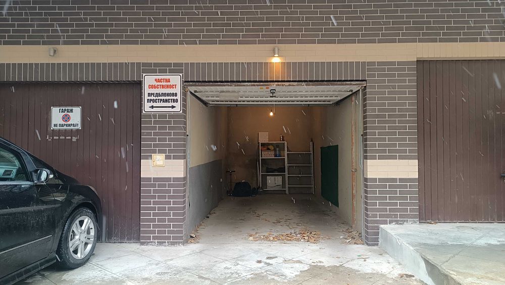 Продава се Гараж / Паркомясто в Варна, Център - 18 кв.м за 1414 €/кв.м - Снимка #1