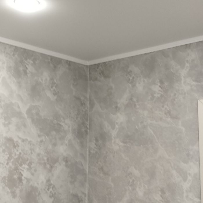 Поклейка обоев)))