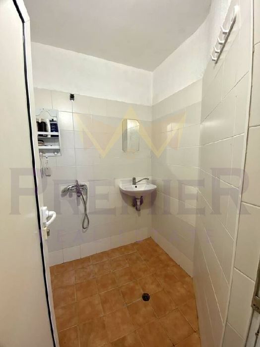 Дава се под наем Двустаен апартамент в Варна, Левски - 52 кв.м за 306 € - Снимка #6