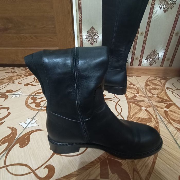 Продаются кожаные сапоги новые