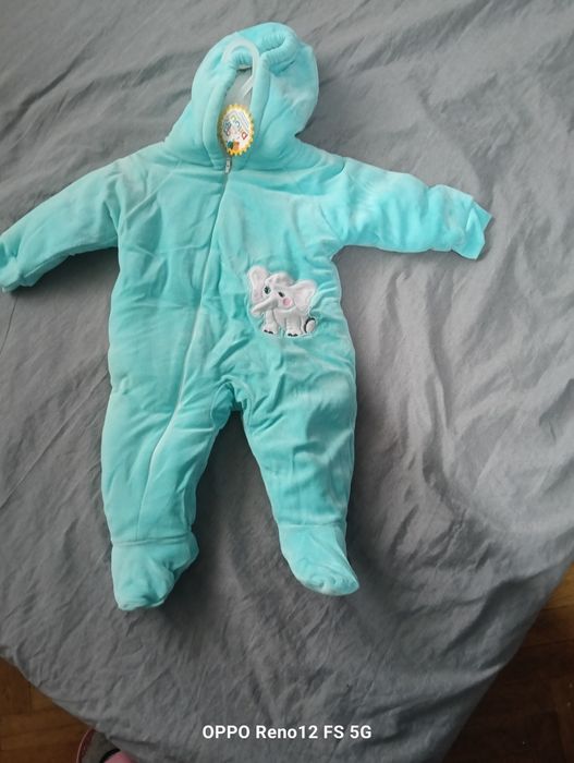 Vând salopeta de bebelusi