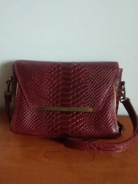 Vand poseta din piele naturala de culoare grena