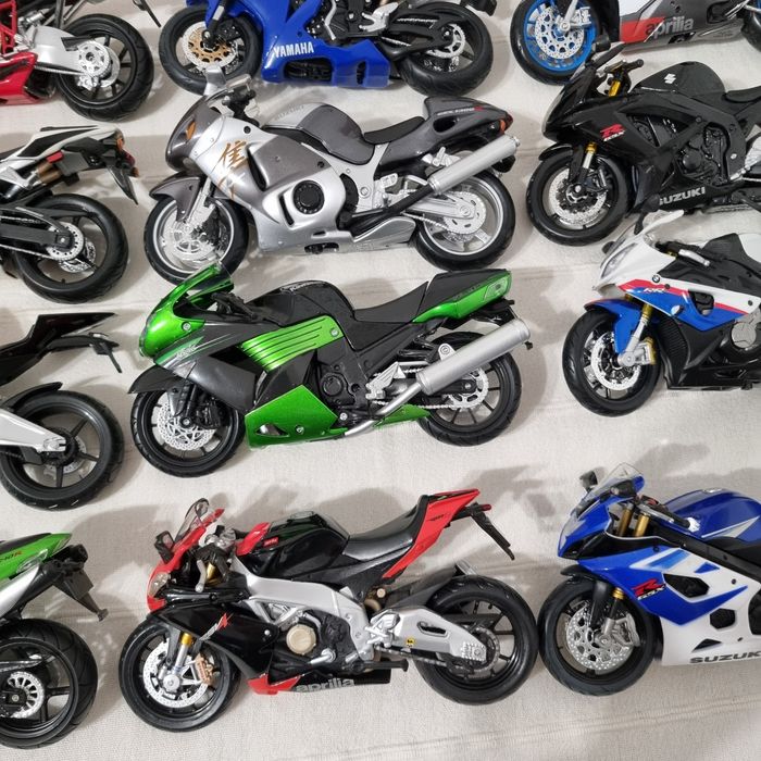 Machete moto Maisto scara 1:12