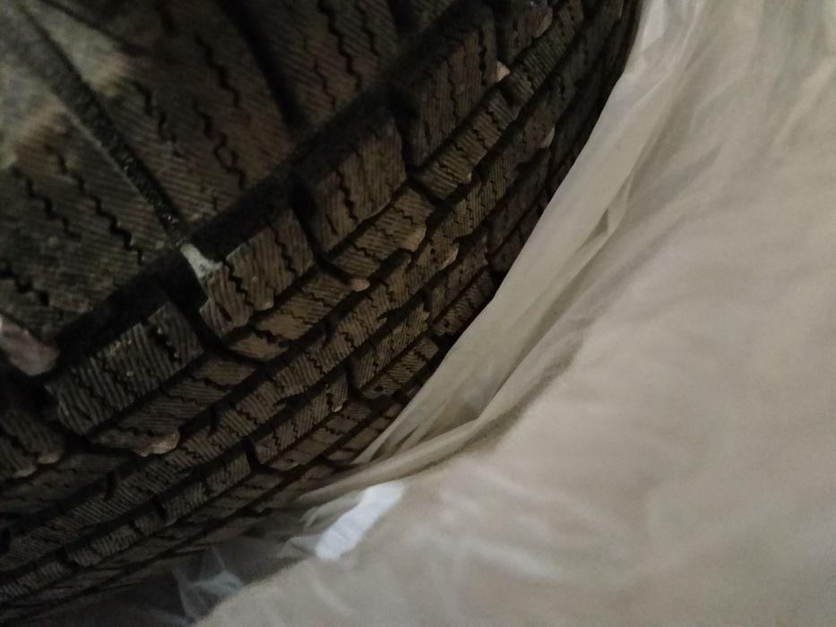 Комплект зимней резины , откатан 1 сезон.