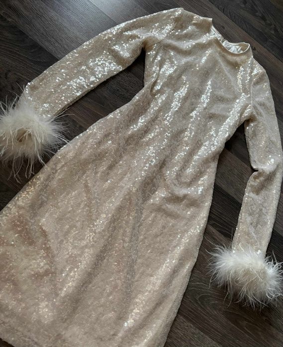 Златна рокля за повод