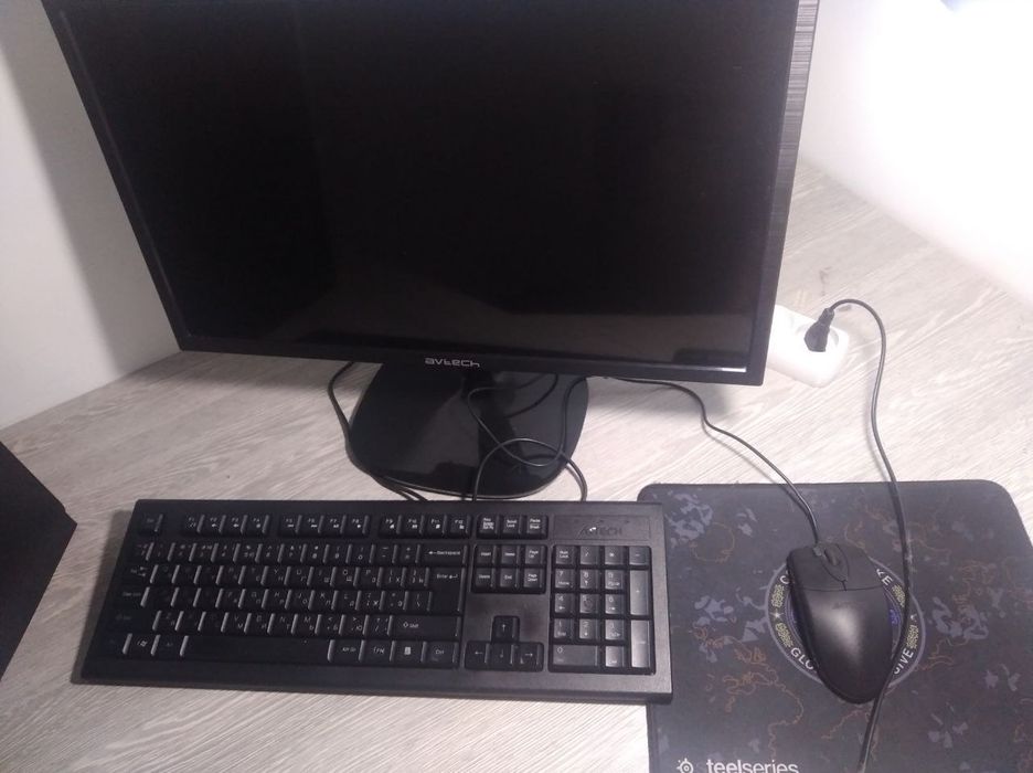 Hamyonbop kompyuter !!! 
O'yinga va ofisga kompyuter sotiladi.

CPU: i