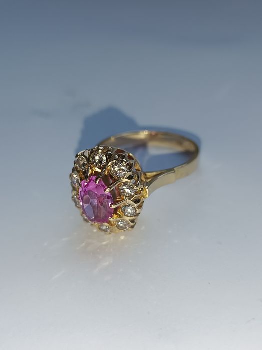 Продаётся бриллиантрвое кольцо Баку старзавод 750 пробы 7  граммов