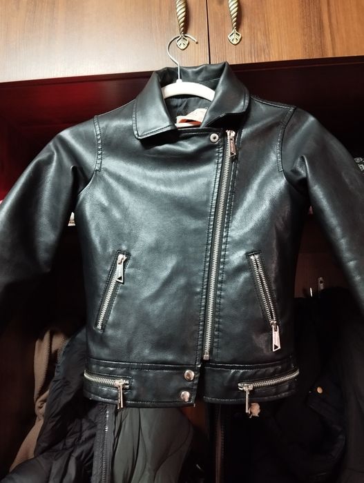 Продам куртку для девочки