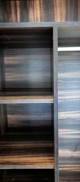Продаваме  двукрилни гардероби
