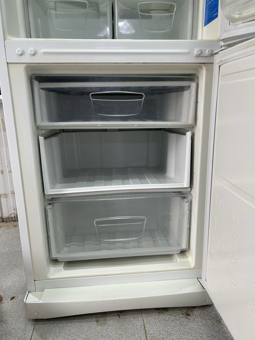 Продается Холодильник Indesit