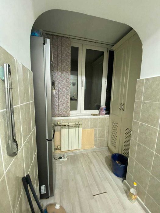 продам 4 комнатную на 8мкр