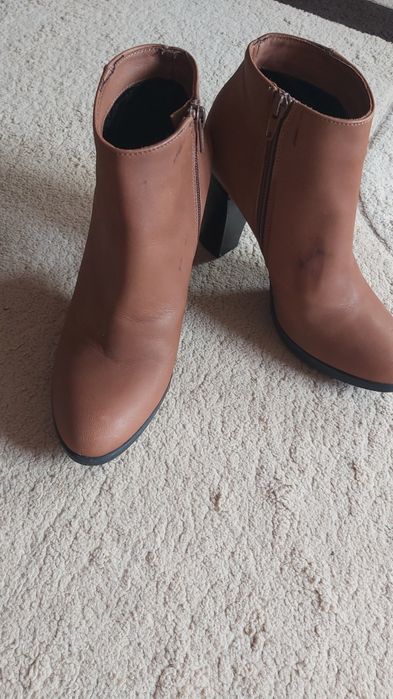 Vand cizmulițe de piele Progetto