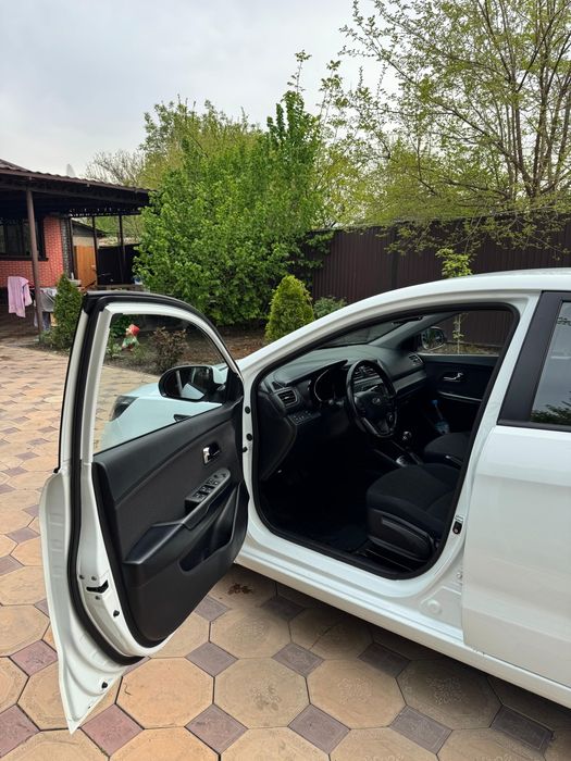 Продам авто Kia rio 3