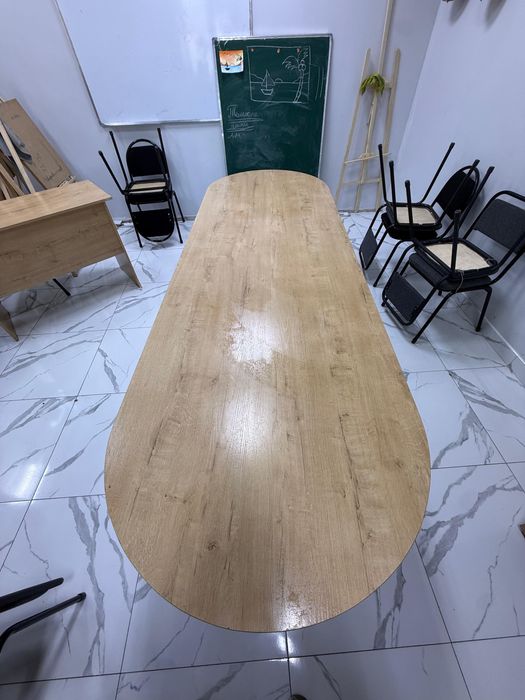 Парты, стулья, шкафы, вывеска