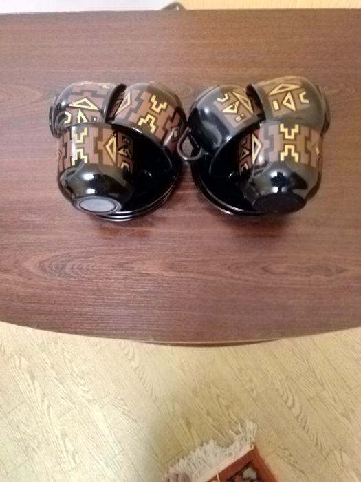 Чашки с блюдечками