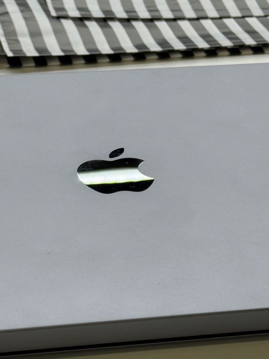 MacBook Pro M1 Pro | 16 GB RAM | 1 TB SSD