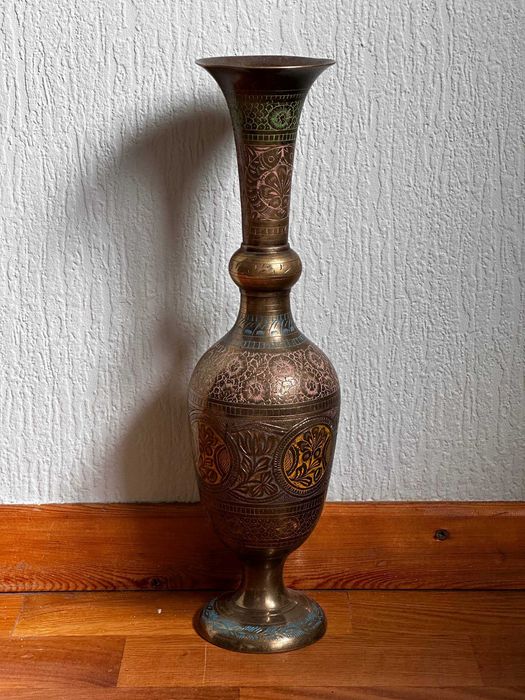 Кумган (кувшин) в восточном стиле, украшенный, Индия, латунь. 65 см