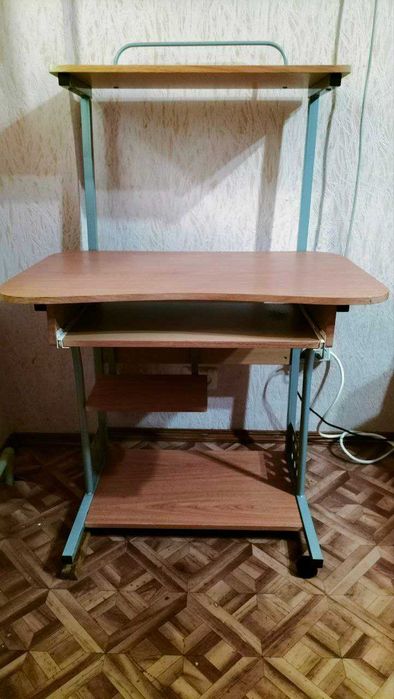 Компьюторный стол. 80см/55см/115см
