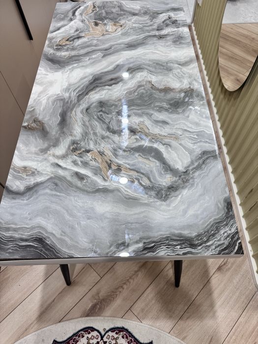 Продам стол 8000