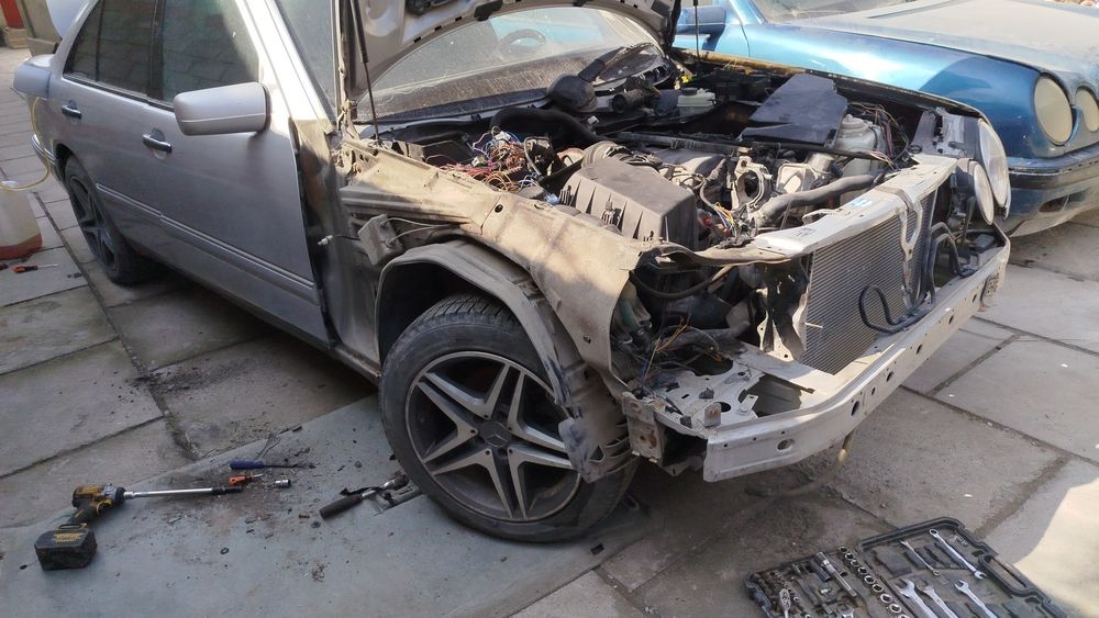 Запчасти Мерседес 210